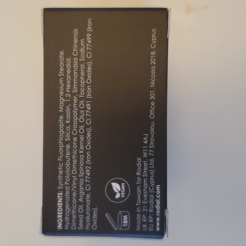 NIP Rodial Glass Powder - Loose Blurring Powder - Picture 4 of 6